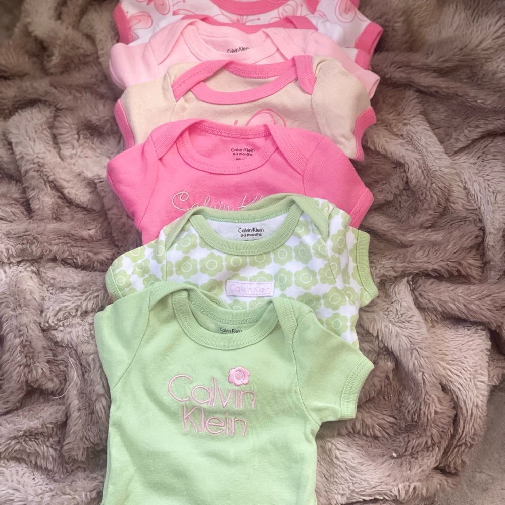 60% cotton 40%polyester Calvin Klein onesies set